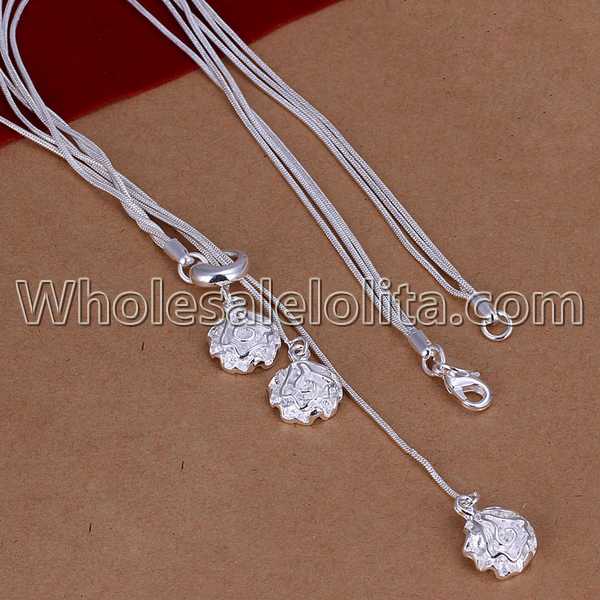 Fashionable Platinum Necklace with Rose Pendant for Versatile Occasions