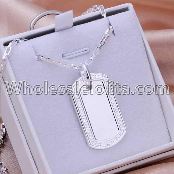 Fashionable Platinum Necklace with Plate Pendant for Versatile Occasions