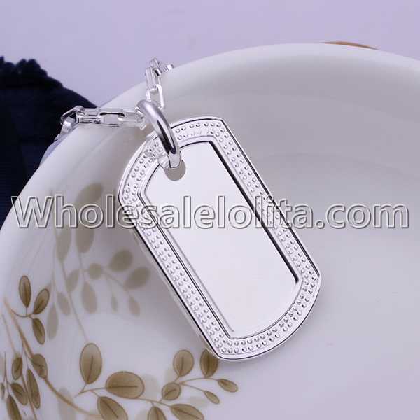 Fashionable Platinum Necklace with Plate Pendant for Versatile Occasions