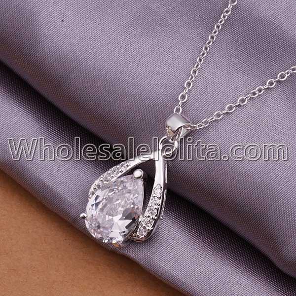 Fashionable Platinum Necklace with Diamond Trimmed Pendant for Versatile Occasions