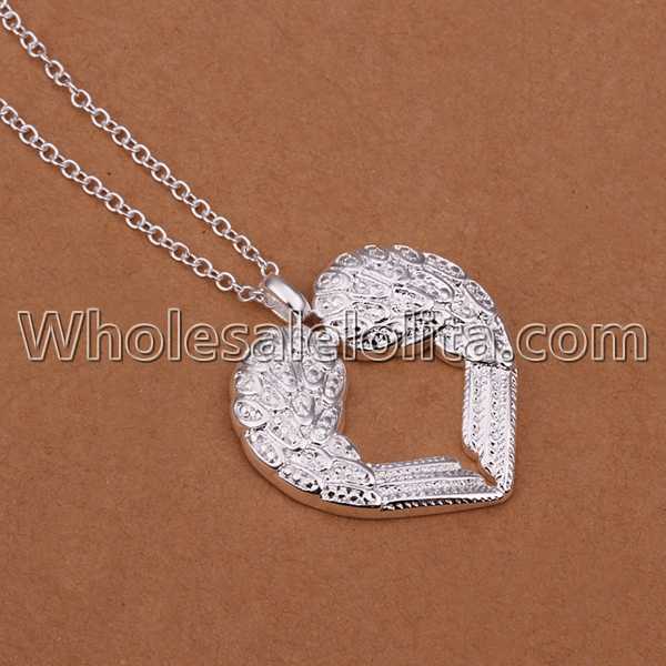 Fashionable Platinum Necklace with Angle